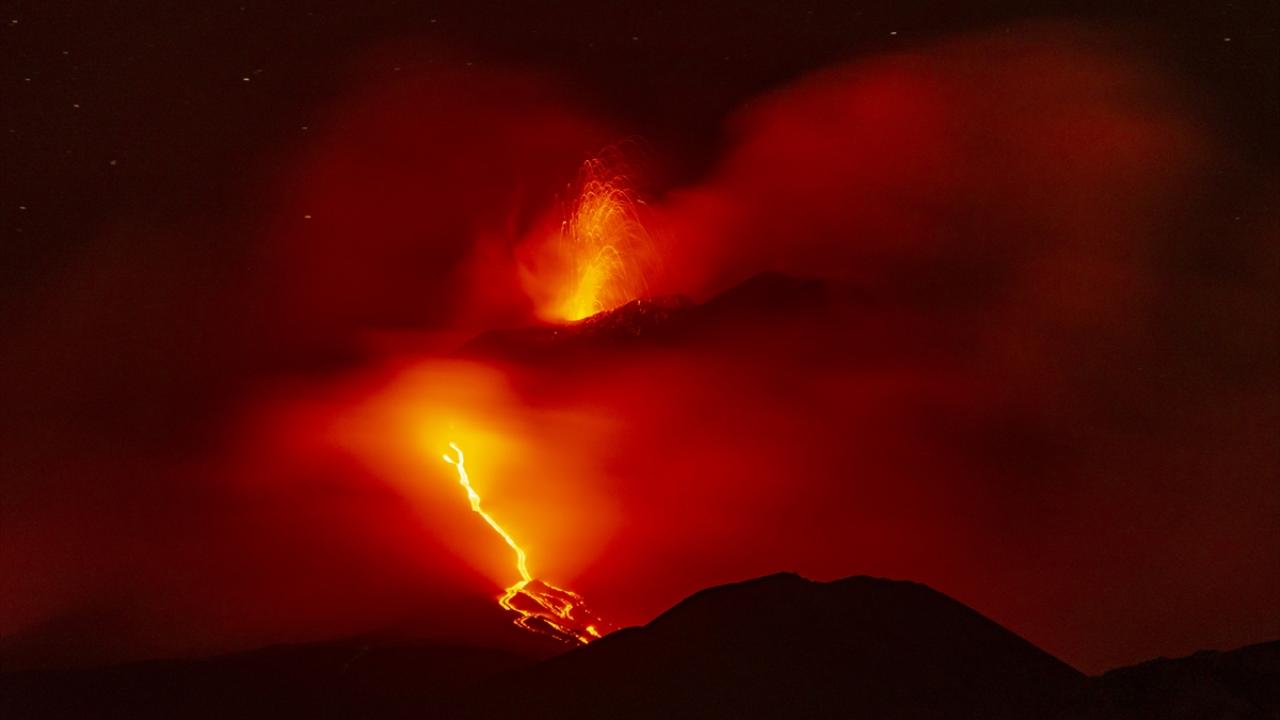 İtalya'da Etna Yanardağı'nda hareketlilik
