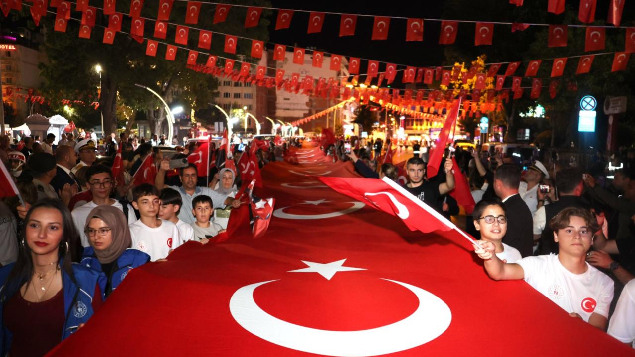 Afyonkarahisar'da Büyük Taarruz'un 103. yıl dönümünde fener alayı