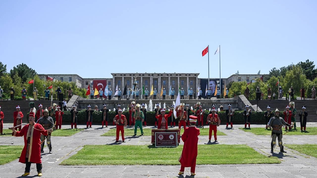 Başkentte 30 Ağustos Zafer Bayramı dolayısıyla resmi geçit töreni düzenlendi