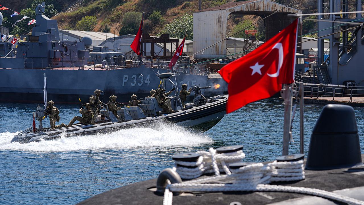 TEKNOFEST Mavi Vatan'da SAT ve SAS komandolarından nefes kesen gösteri