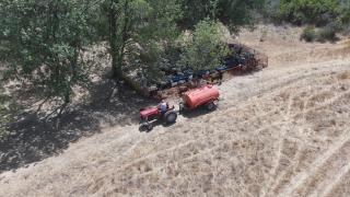 Besiciler, meralardaki hayvanlarına tankerlerle su taşıyor