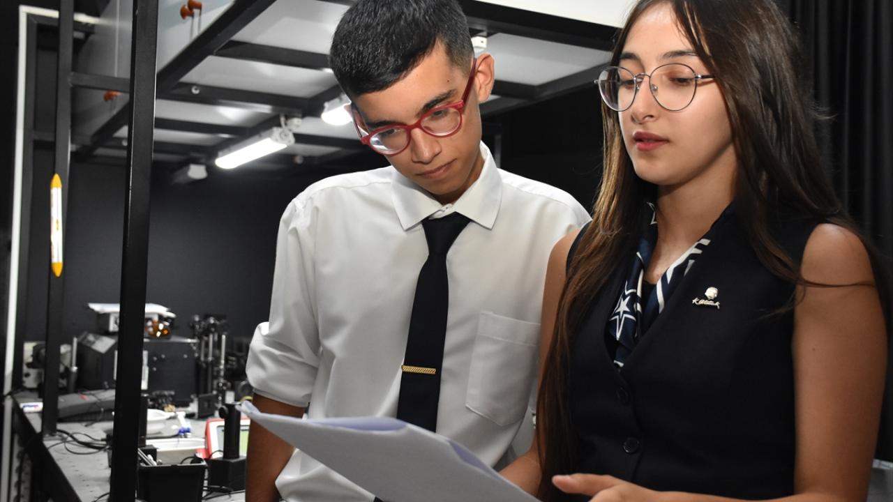 Lise öğrencileri, atom altı parçacığının görüntülenmesi projeleriyle NASA'dan davet aldı