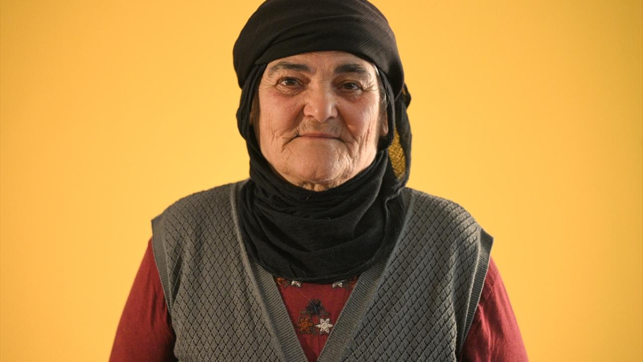 "İş görürken örtümüz düşmesin diye takıyoruz"