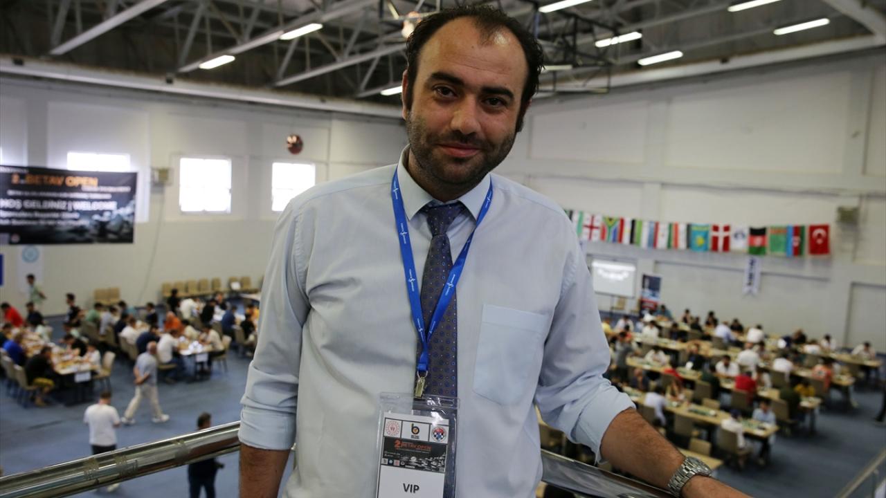 "Satrancın kalbi şu anda Bitlis`te atıyor"