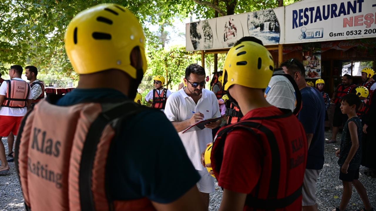 Gençler, kadınlar herkes çalışıyor