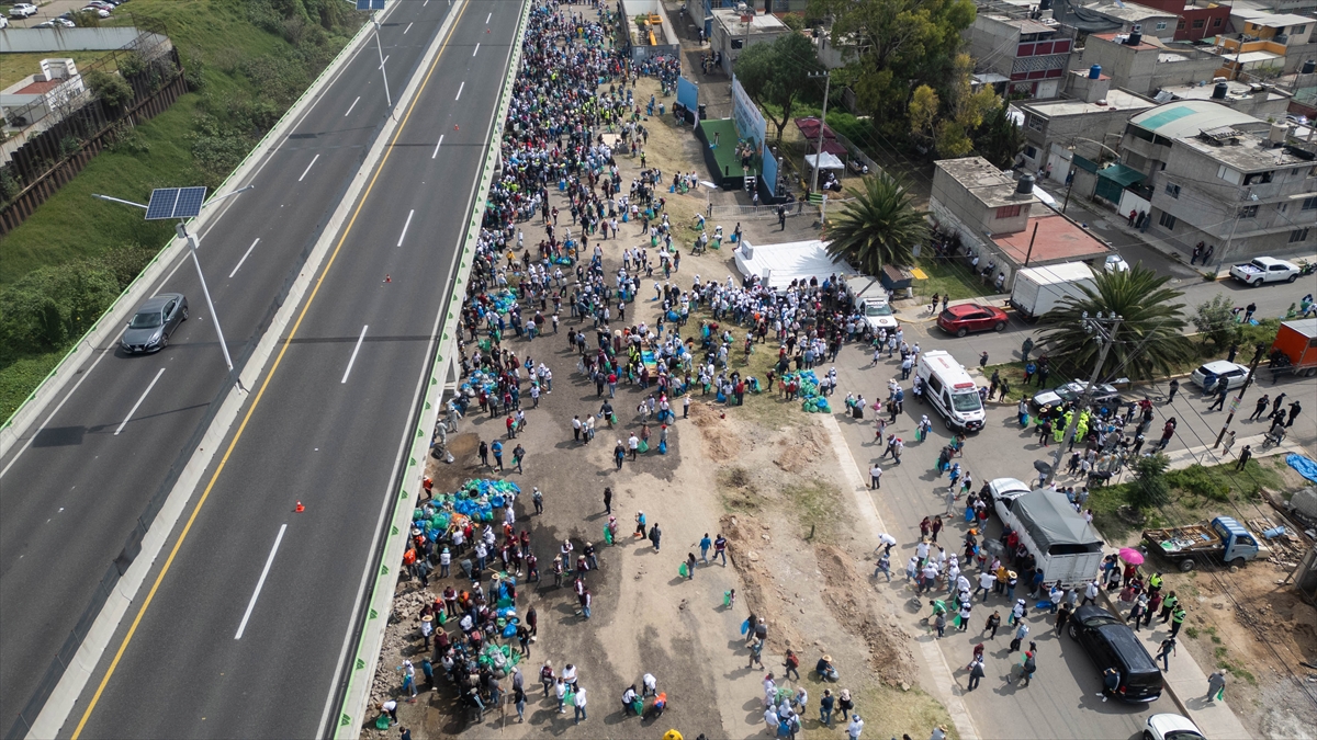 Meksika'da, aynı anda en fazla kişinin çöp toplamasıyla Guinness Dünya Rekoru kırıldı