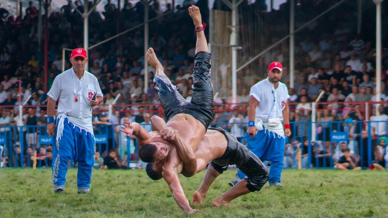 "Türk'ün ilk er meydanı" Elmalı'da güreş heyecanı