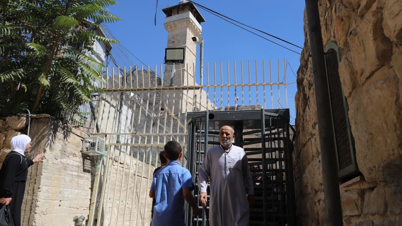 İsrail güçleri Mevlid Kandili’nde İbrahim Camii’ne kısıtlamalar getirdi
