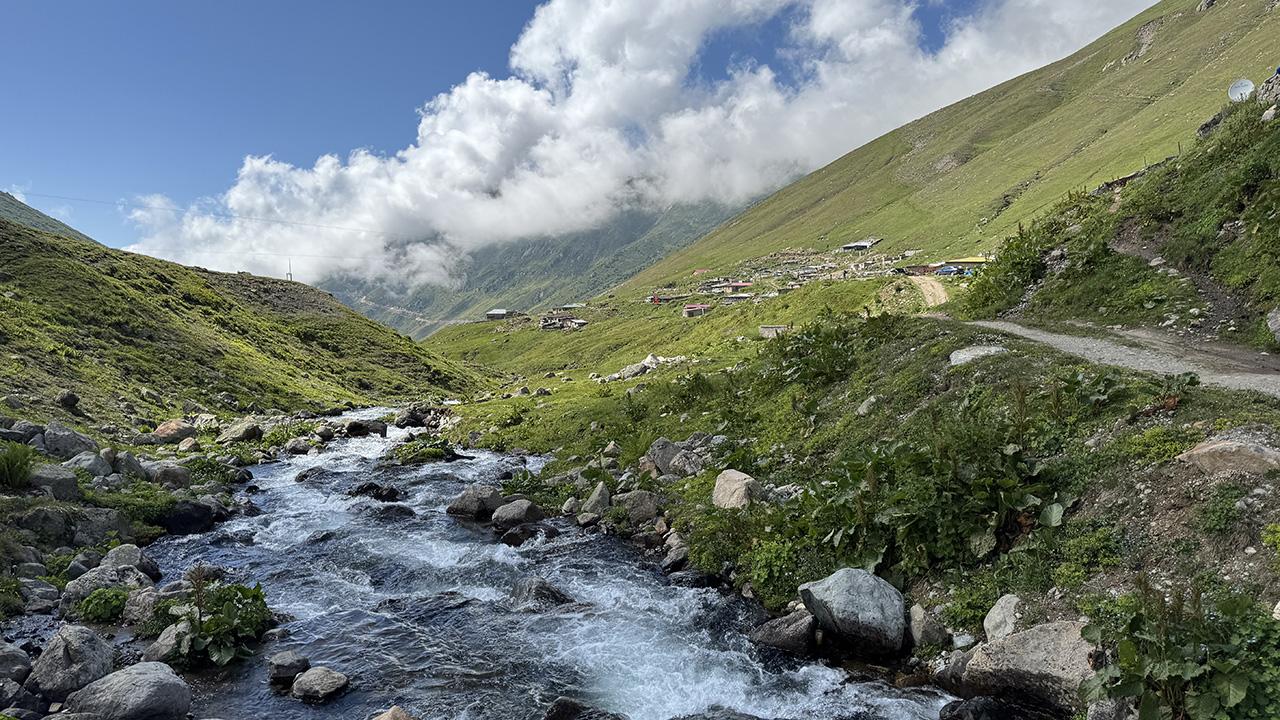 Kaçkarların zirvesinde doğa harikası: Avusor Yaylası ve Gölü
