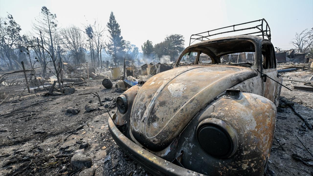 Kaliforniya'da çıkan orman yangınına müdahale devam ediyor