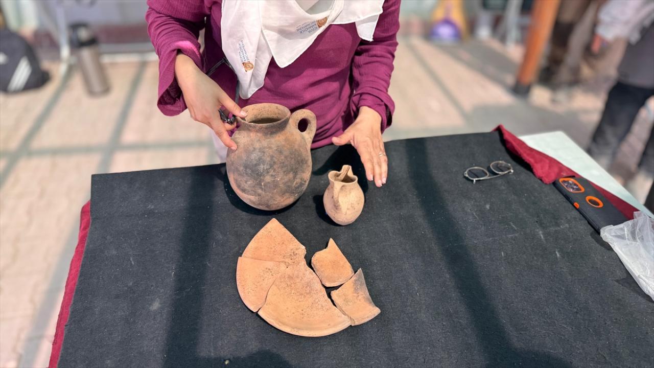 Konya Karahöyük'te 3 bin 500 yıllık "yemek takımı" bulundu