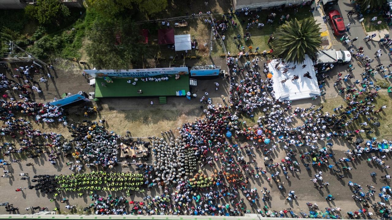 Meksika'da, aynı anda en fazla kişinin çöp toplamasıyla Guinness Dünya Rekoru kırıldı