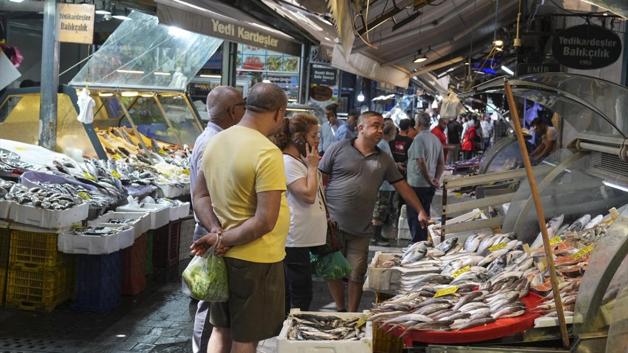 Ege'de balıkçılar sezona bereketli başladı