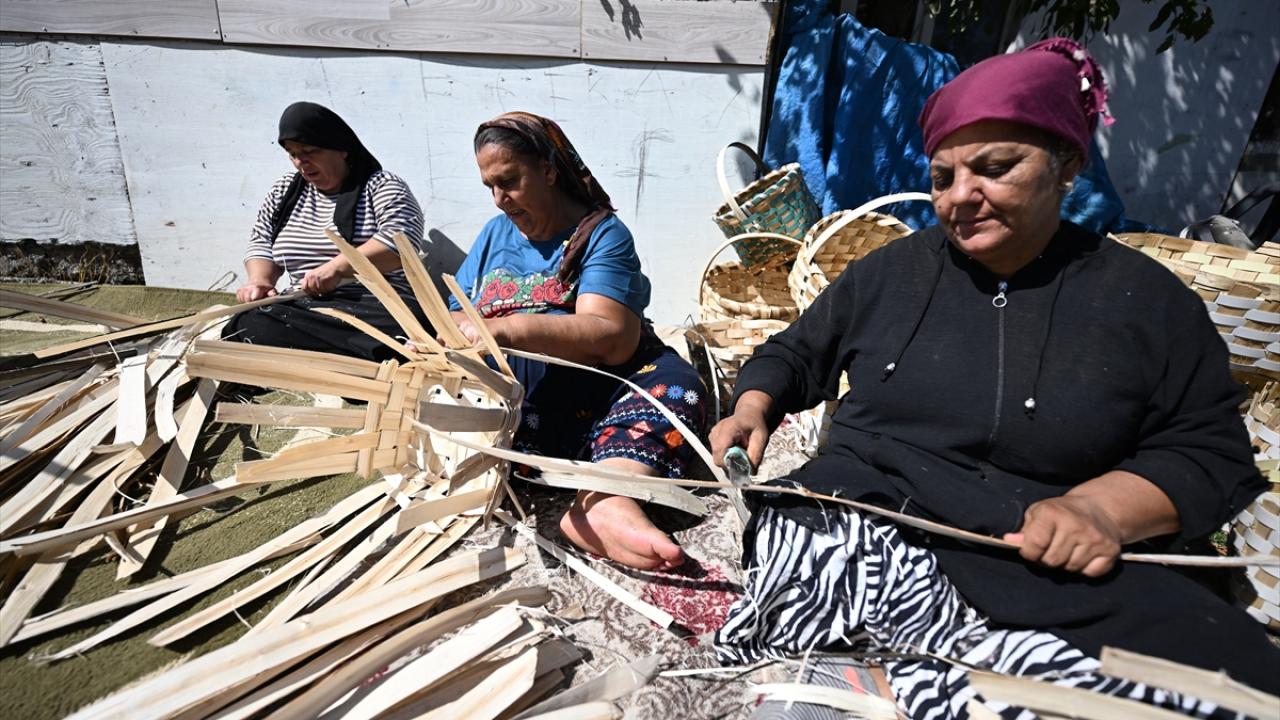 Oğluna öğrettiği mesleğini 70 yıldır sürdürüyor