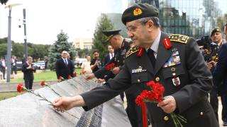 Bakü'nün kurtuluşunun 107. yıl dönümü dolayısıyla Türk Şehitliği'nde tören düzenlendi