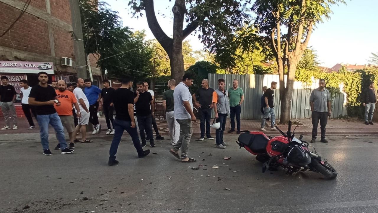 Bursa'da otomobille çarpışan motosikletin sürücüsü ağır yaralandı