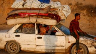 Gazze’de Filistinlilerin göçü sürüyor