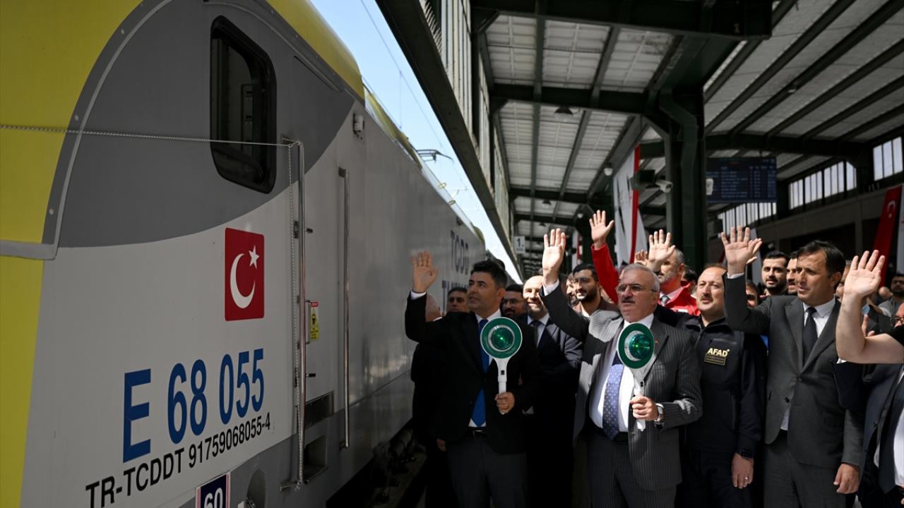 Yardım malzemeleri taşıyan "İyilik Treni"nin 23'üncüsü Afganistan'a hareket etti