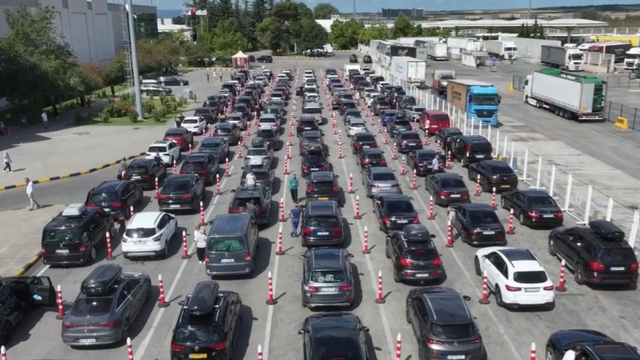 Gurbetçi sezonunda sınır kapılarından 5 milyona yakın yolcu geçiş yaptı