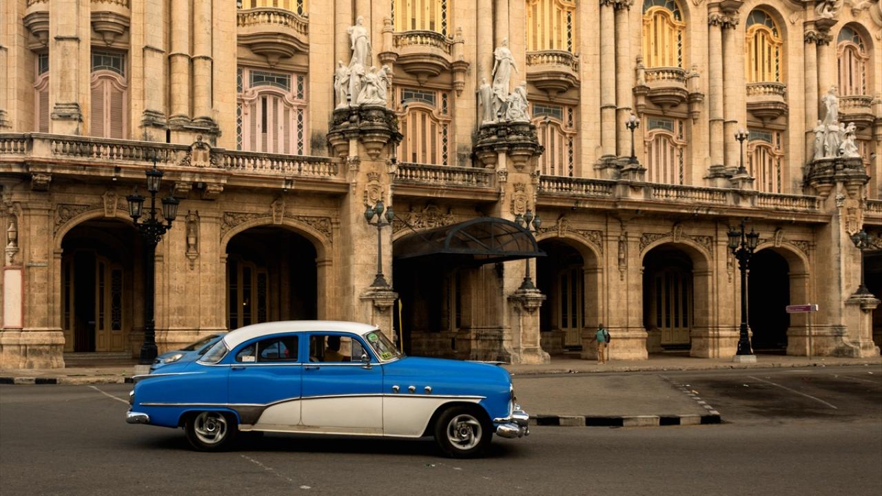 Küba’da zamanı durduran arabalar