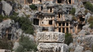 Likya'nın en büyük antik tiyatrosunun sahne binası ayağa kaldırılacak