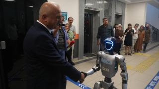 Samsun'da insansı robota temsili kimlik belgesi verildi