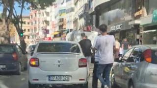 Çocukların scooter ile tehlikeli yolculuğu kamerada