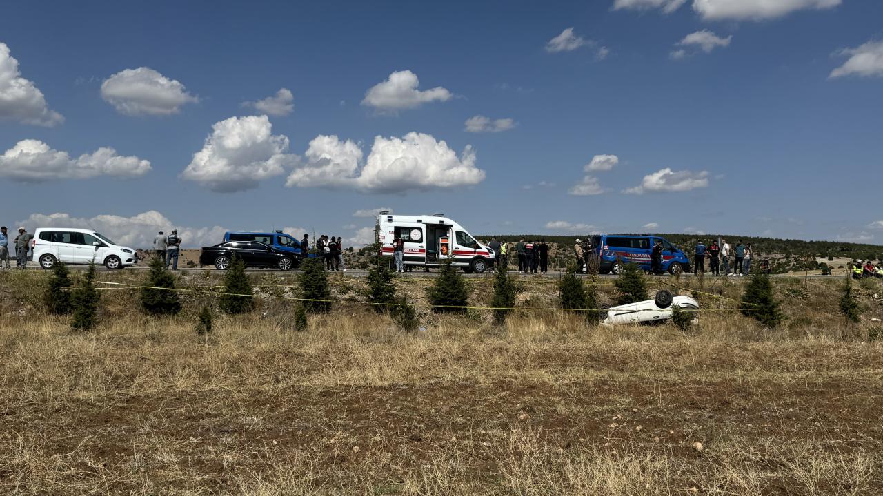Yol kontrolü yaparken otomobilin çarptığı jandarma personeli şehit oldu