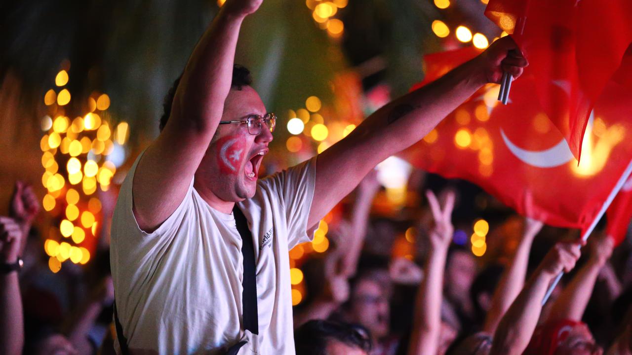 Türkiye-Almanya maçı dev ekranlardan izlendi