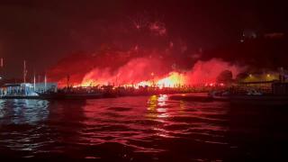 Küresel Sumud Filosu’na saldırının ardından Tunuslular gemiye destek için limanda toplandı
