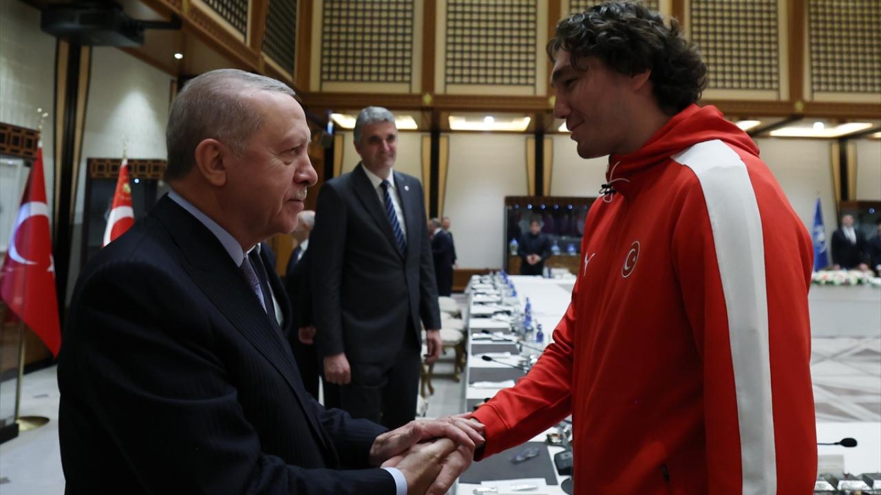 A MİLLİ BASKETBOL TAKIMIMIZ AVRUPA İKİNCİSİ