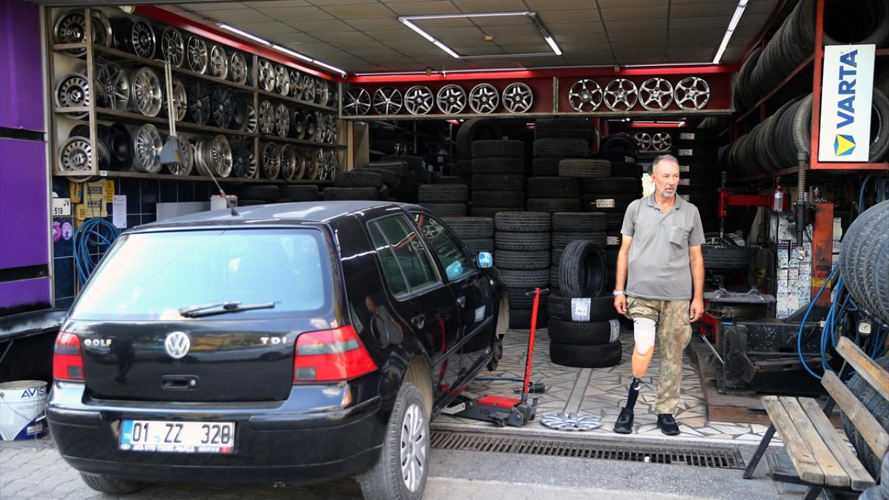 İş hayatından kopmayan gazi 21 yıldır protez bacağıyla dükkanının yolunu tutuyor