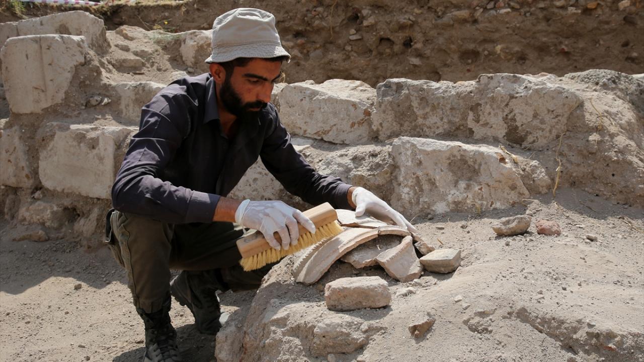 "Buranın üç, dört dönem yerleşime sahne olduğunu söyleyebiliriz"