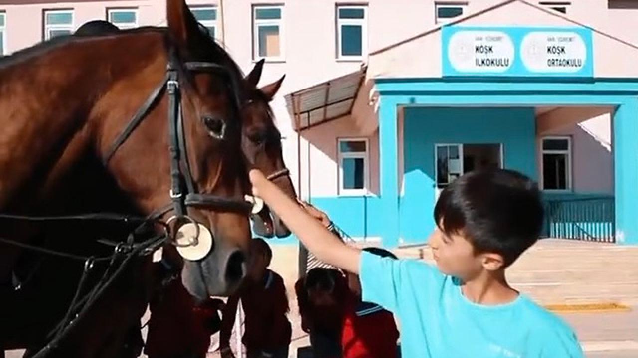 Atlı timlerden okul çevrelerinde güvenlik denetimi