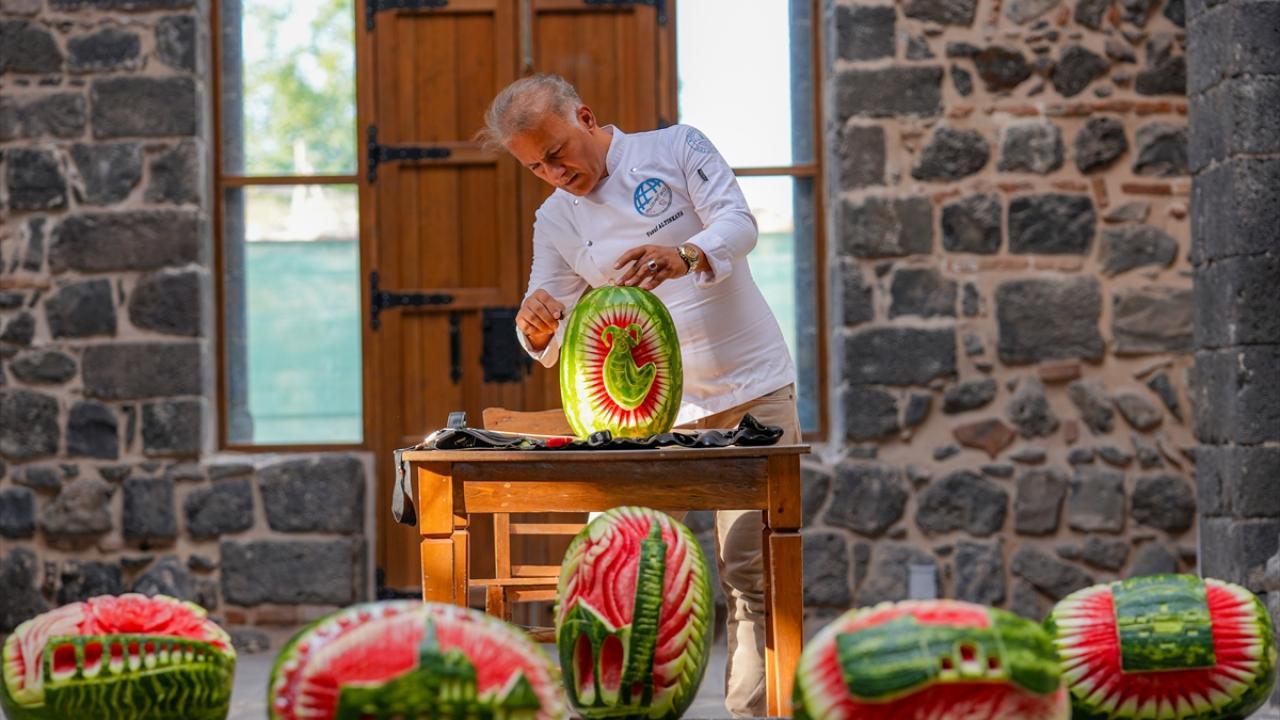 Medeniyetler şehrinin tarihi mekanları Diyarbakır karpuzuna işlendi