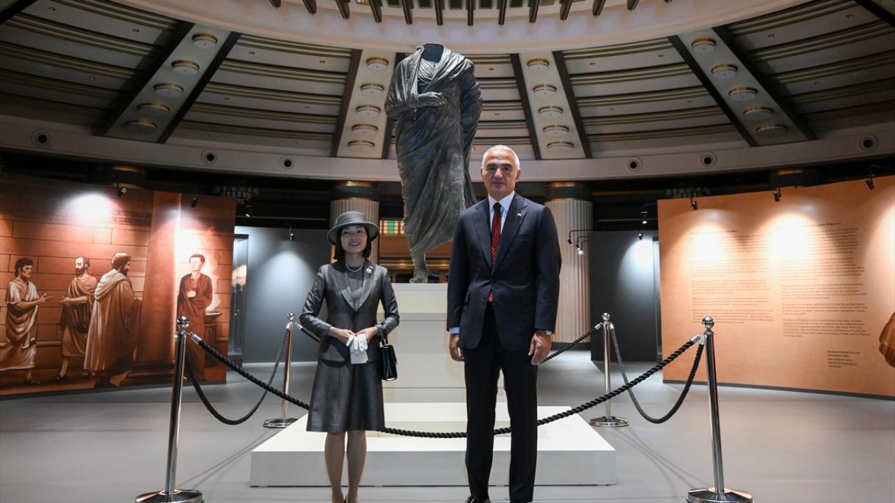 Japonya Altes Prensesi Akiko Mikasa, "Arkeolojinin Altın Çağı" sergisini ziyaret etti