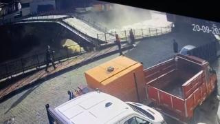 Artvin'de tarihi köprünün yıkılma anı kamerada