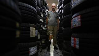 İş hayatından kopmayan gazi 21 yıldır protez bacağıyla dükkanının yolunu tutuyor