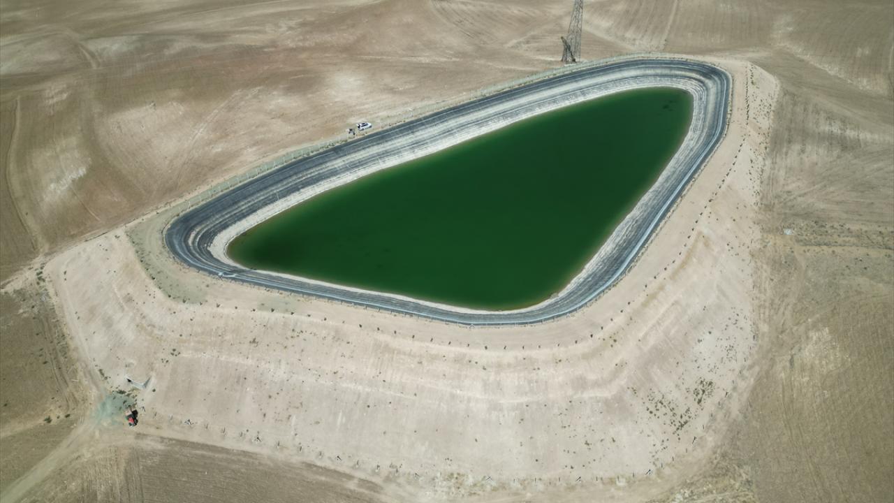 Havuzda 300 bin ton civarında su depolanabiliyor