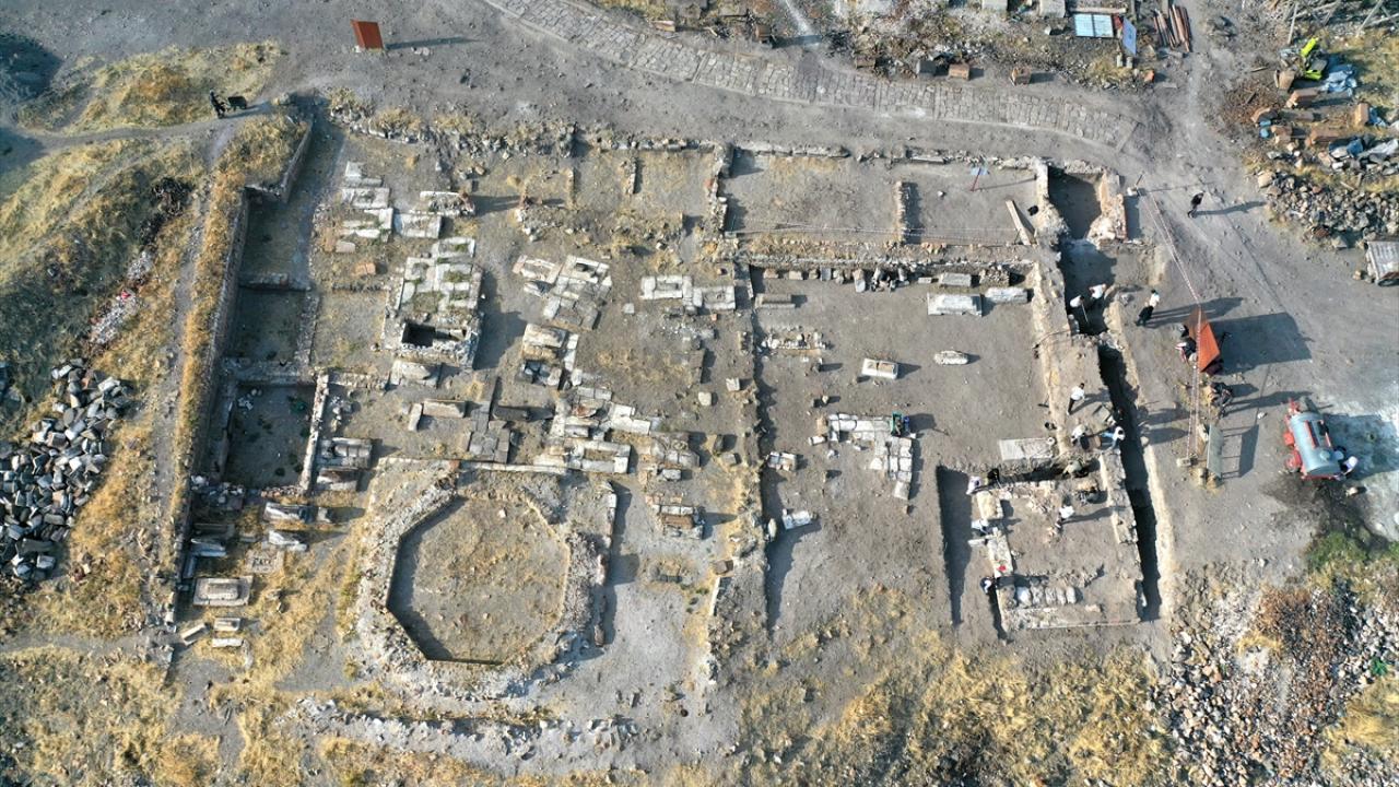 "Anadolu`daki kümbet mimarisi için belki de ilk örneklerden birisi"