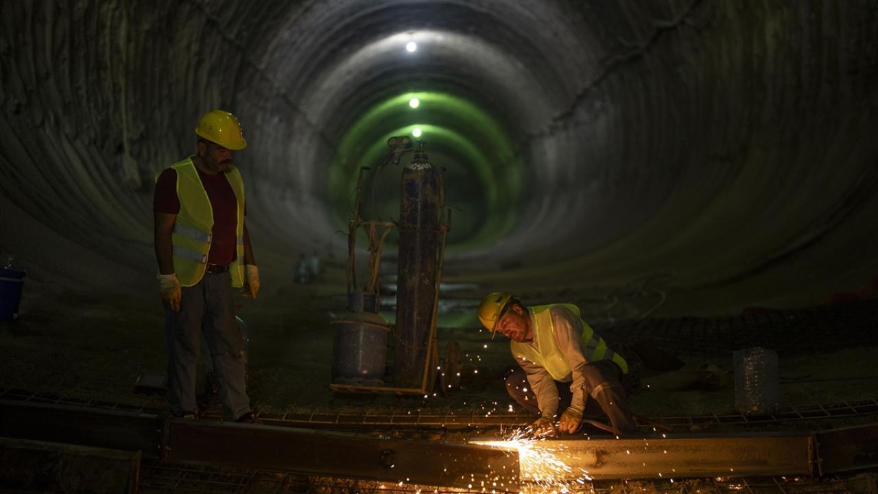 Demir yolu emekçilerinin mesaisi TCDD'nin 169. yılında da devam ediyor