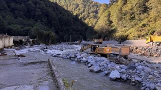 Çamlıhemşin-Ayder Yaylası yolunda çalışmalar devam ediyor