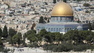 Filistin topraklarını gasbeden İsrailliler, Mescid-i Aksa'ya baskın düzenledi