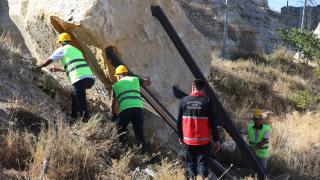 Nevşehir'de Kadıkalesi'nden kaya kopması yaşanan alanda çalışma başlatıldı