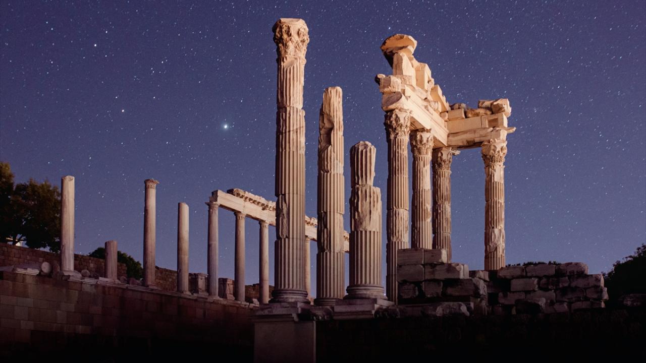 Pergamon Antik Kenti'nde yıldızlı gece