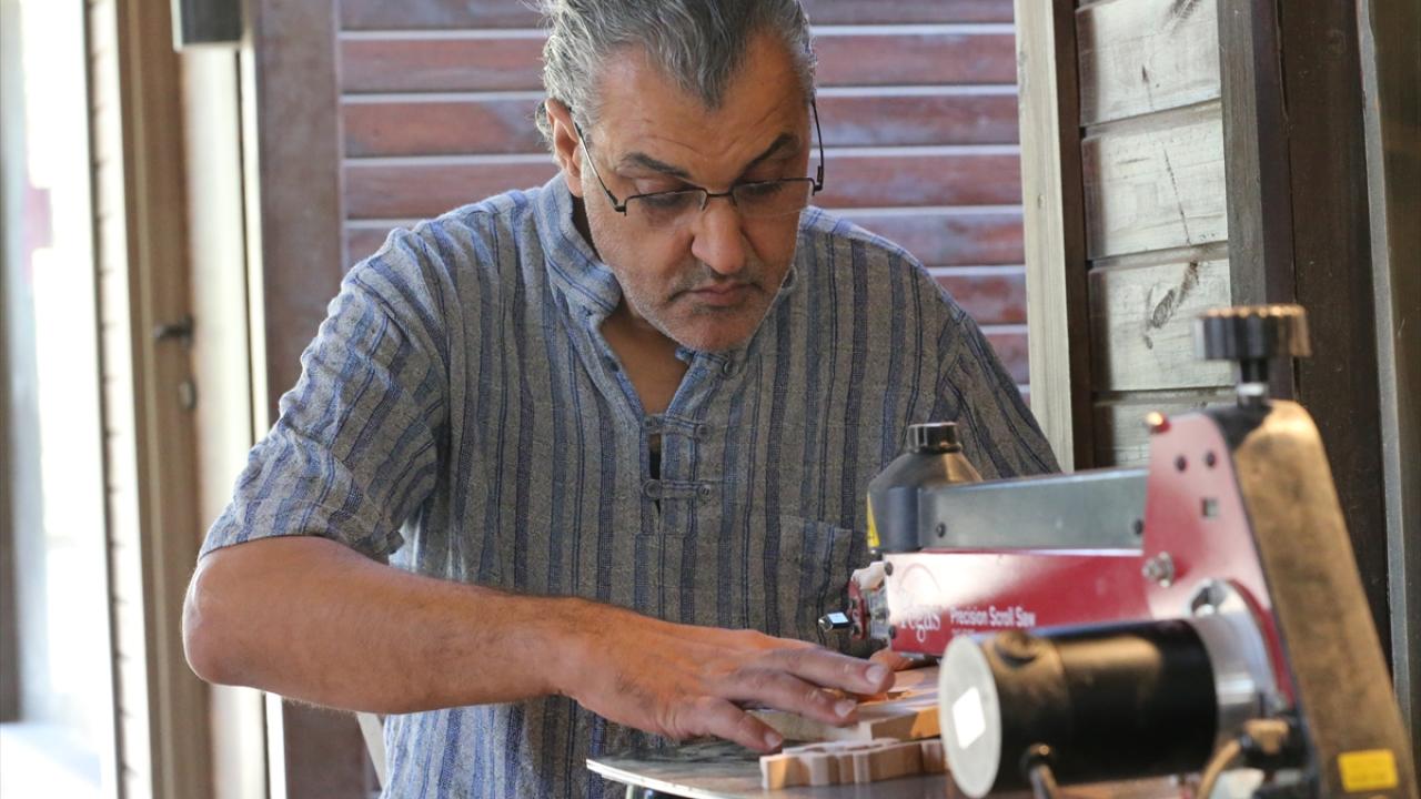 "Yapbozlarla çocukları mutlu ediyoruz"