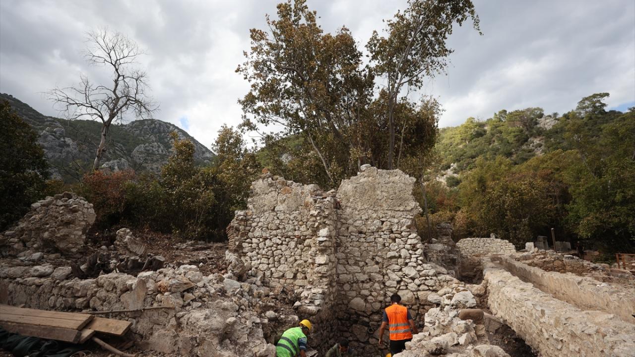 Hamam yaklaşık 200 metrekare büyüklüğünde