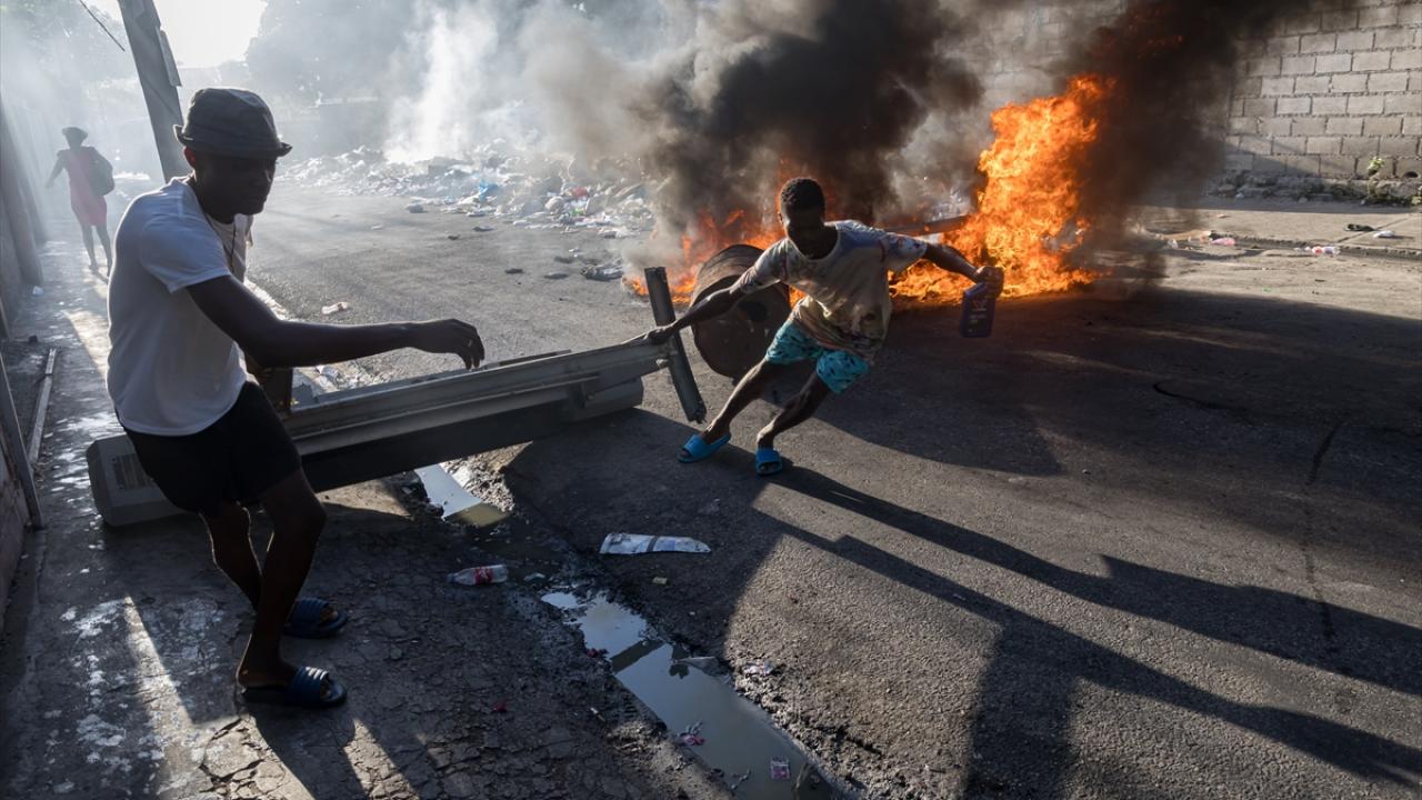 Haiti’de evsiz aileler hükümete tepki gösterdi