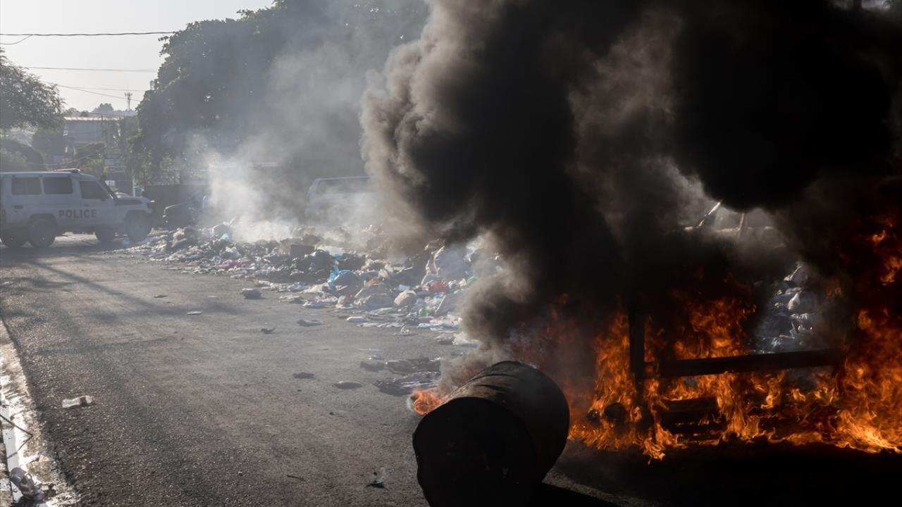 Haiti’de evsiz aileler hükümete tepki gösterdi