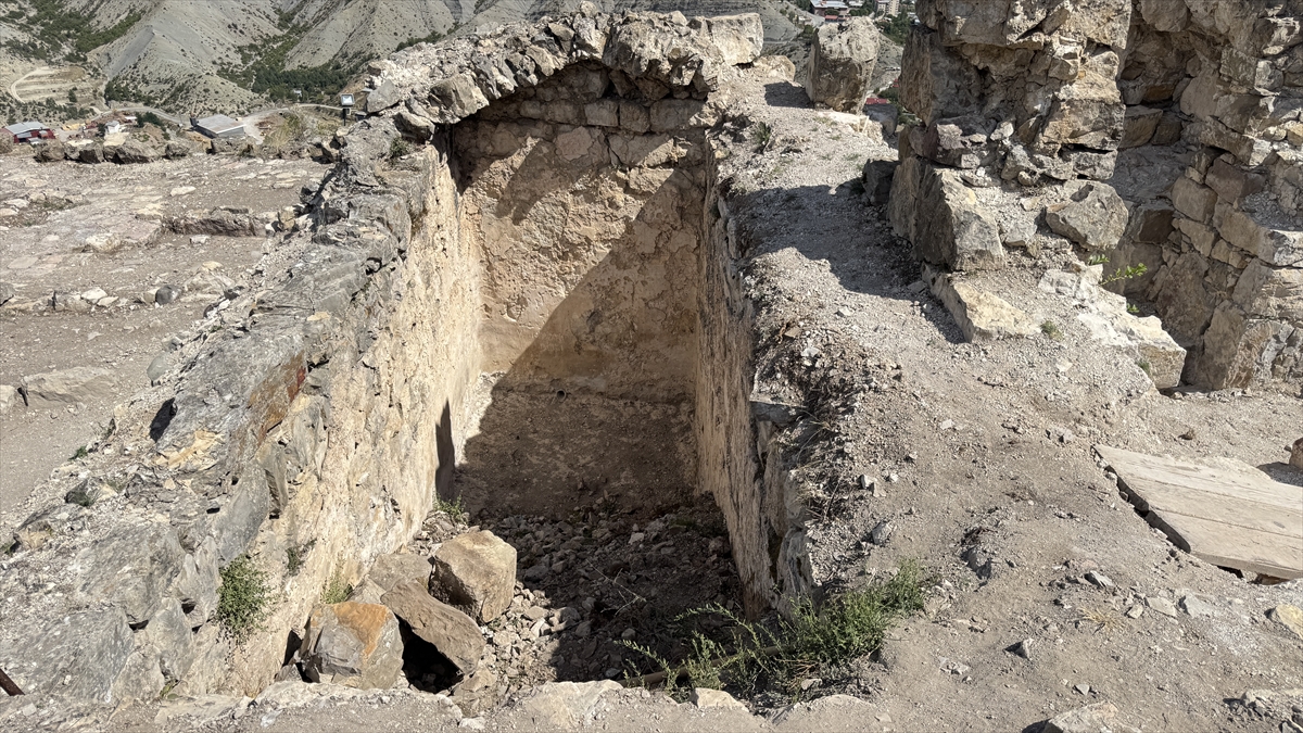 "Büyük Aşot`un mezarı bulundu"